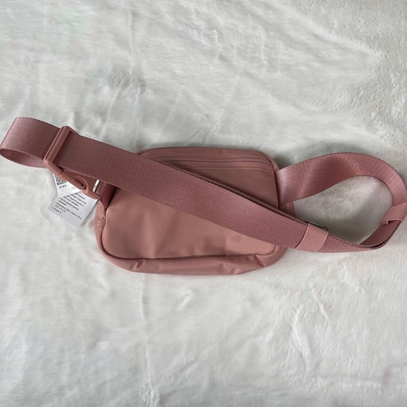 NWT Lululemon Belt Bag 😊 - Picture 3 of 6